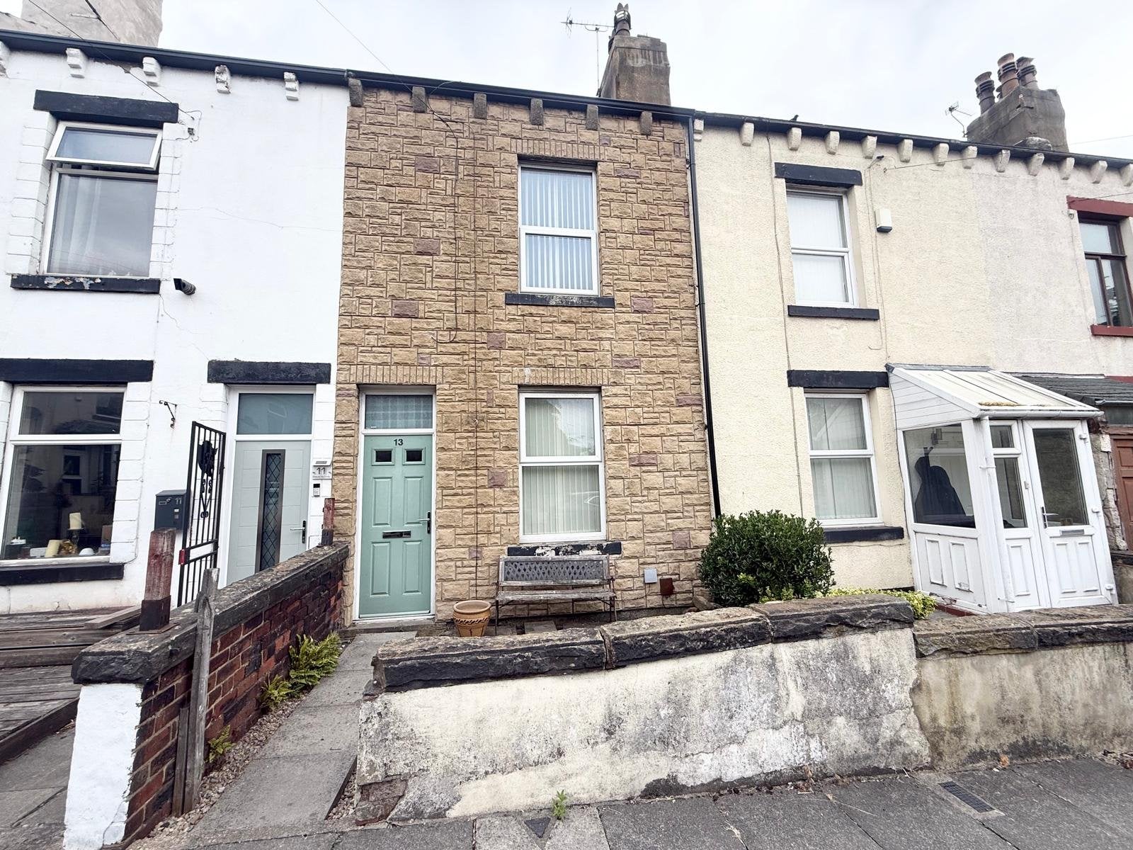 House Woodlands Avenue in Leeds