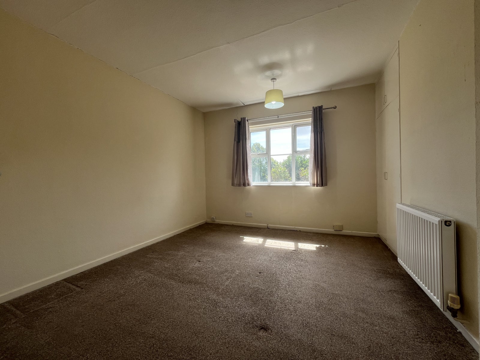 Flat Trenchard Avenue in Stafford