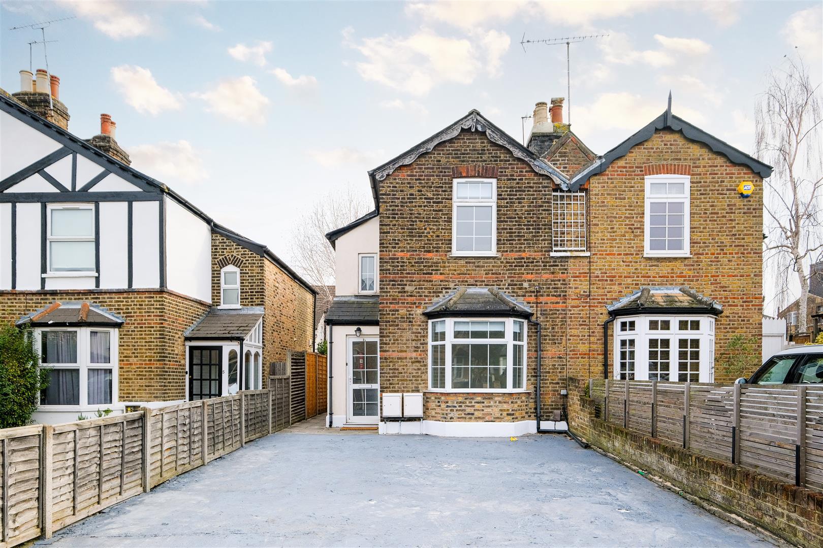 Flat Halstead Road in Greater London