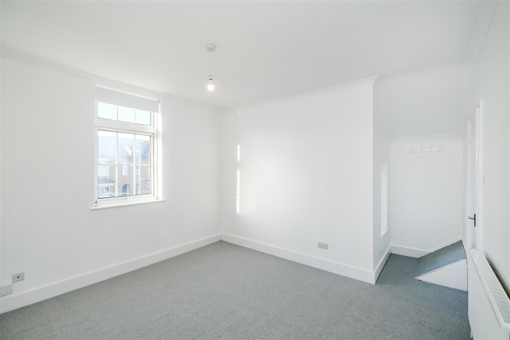 Flat Halstead Road in Greater London