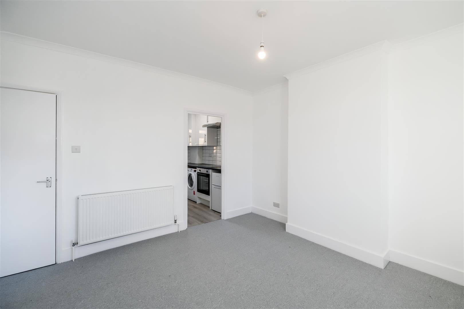 Flat Halstead Road in Greater London