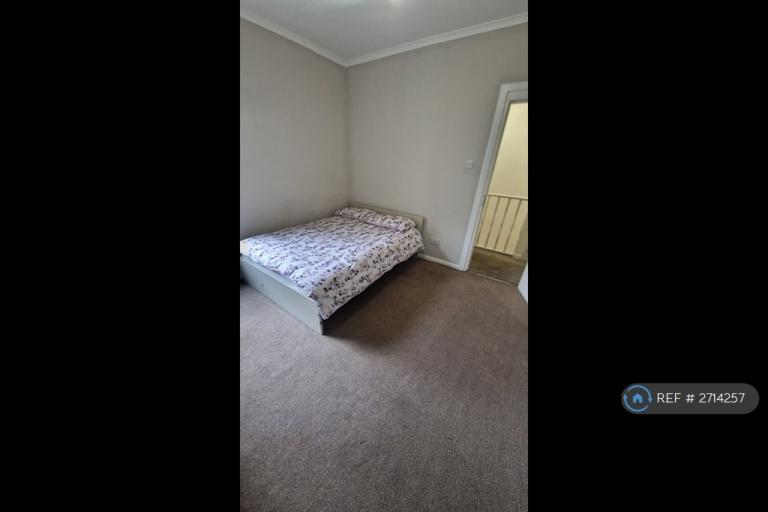 Room Gilbert Road in Greater London