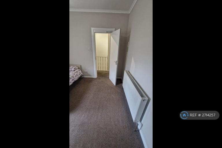 Room Gilbert Road in Greater London