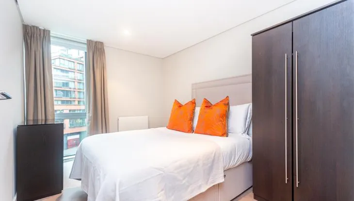 Flat Merchant Street in Greater London
