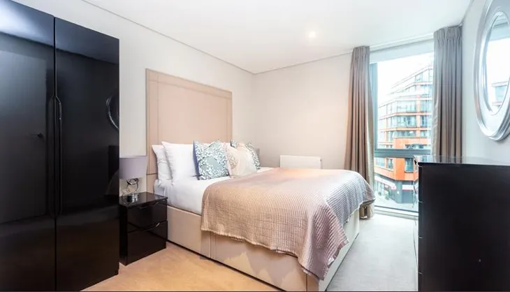 Flat Merchant Street in Greater London