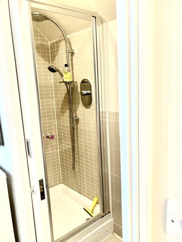 Room Lower Road in Maidenhead