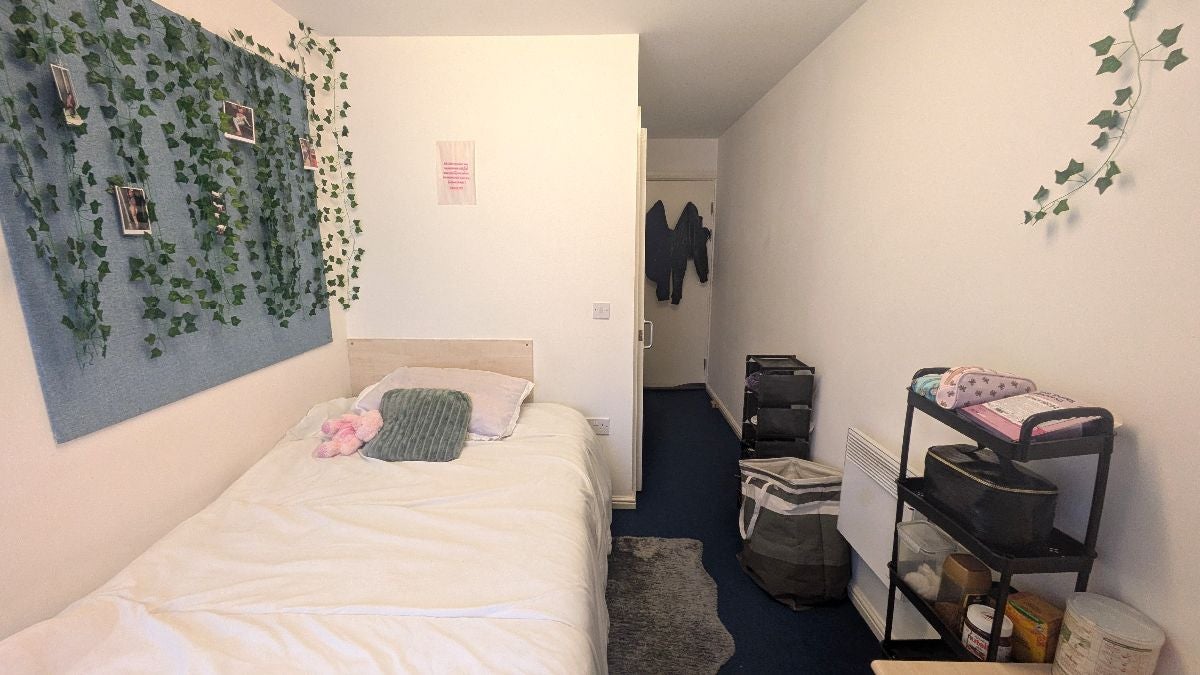 Room Gwennyth Street in Cardiff