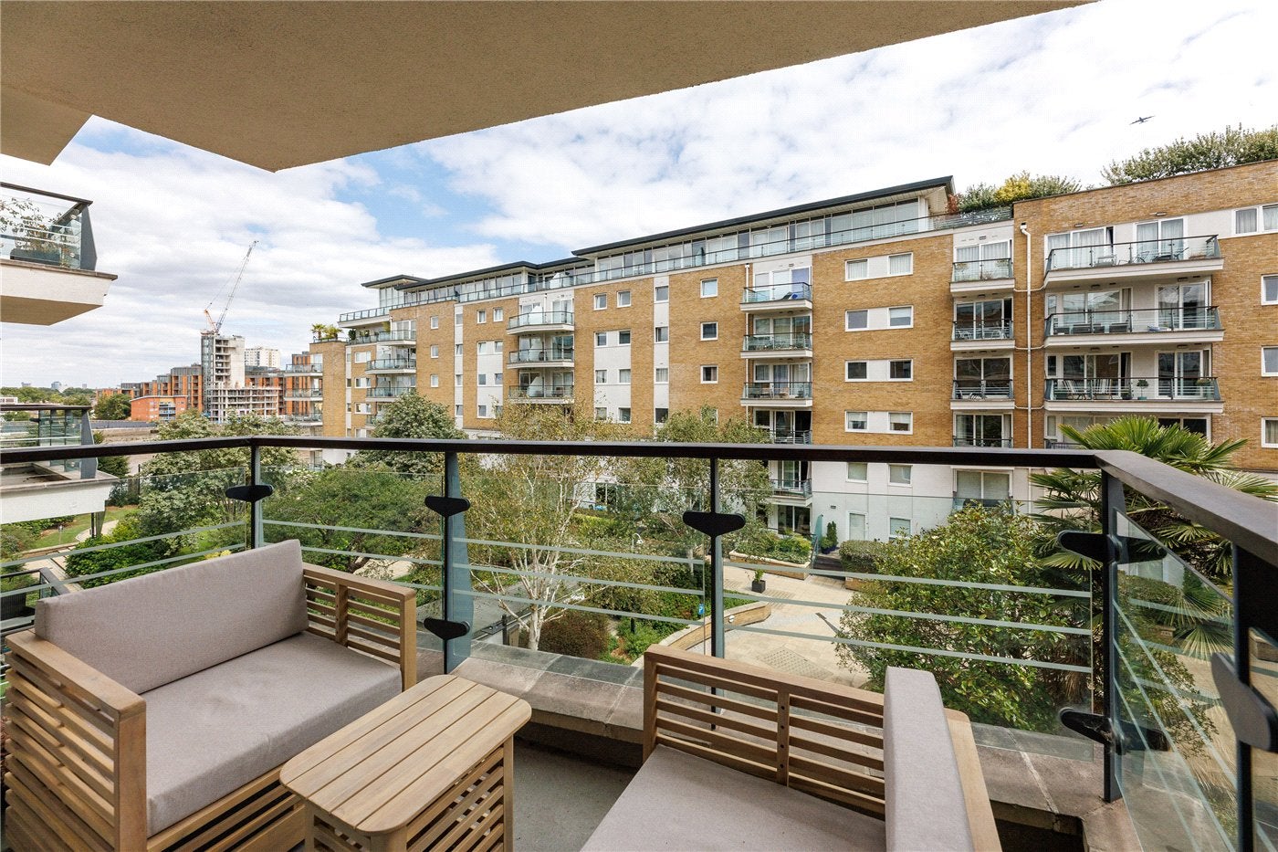 Flat Waterside Path in Greater London