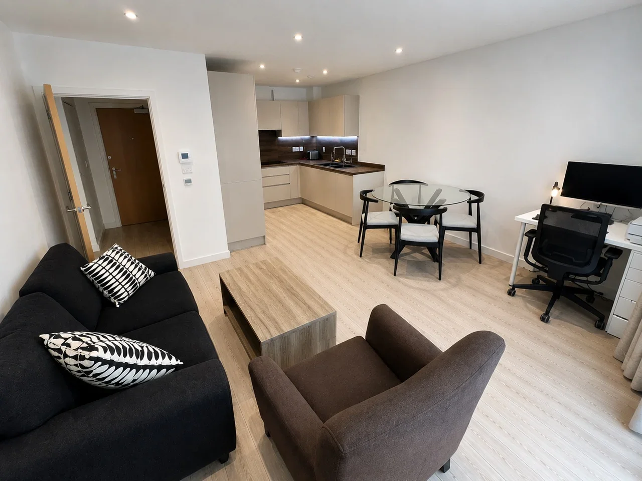 Flat Perryfield Way in Greater London