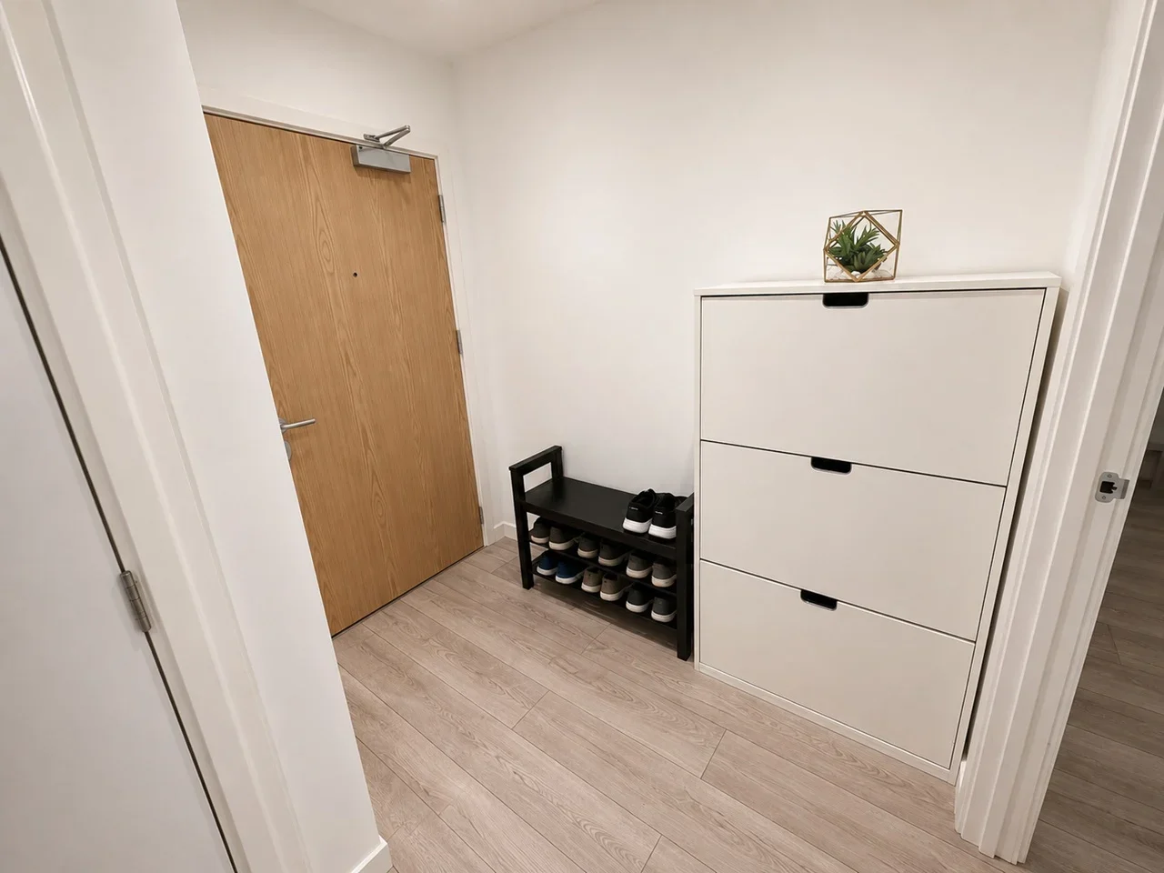 Flat Perryfield Way in Greater London