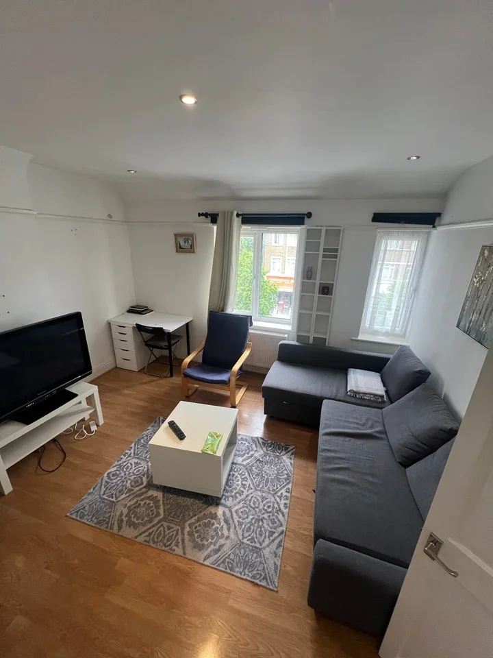Flat Ferndown in Greater London
