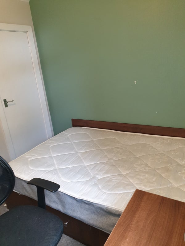 Room Greyshiels Avenue in Leeds