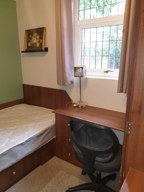 Room Greyshiels Avenue in Leeds
