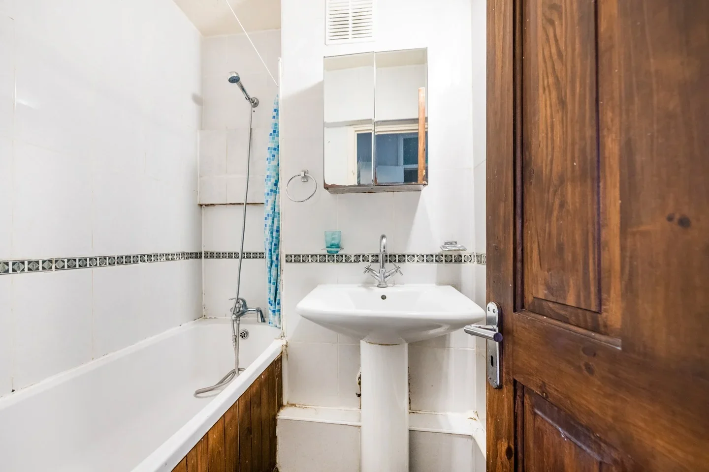 Room Holliday Square in Greater London