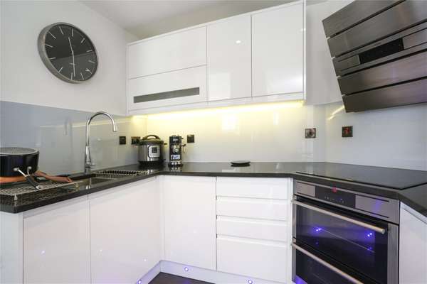 Flat Upper Richmond Road in Greater London