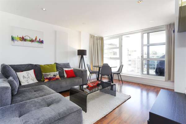 Flat Upper Richmond Road in Greater London