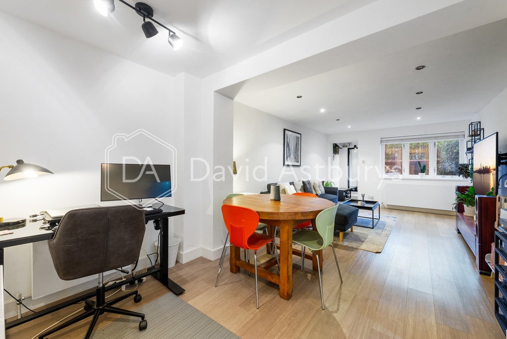 Flat Deansway in Greater London