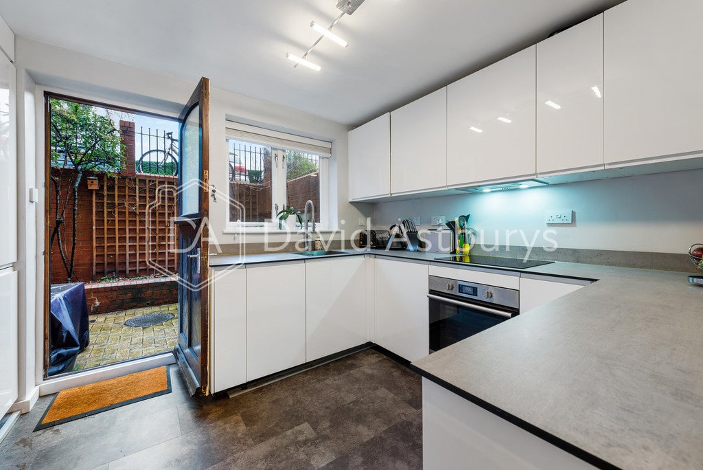 Flat Deansway in Greater London