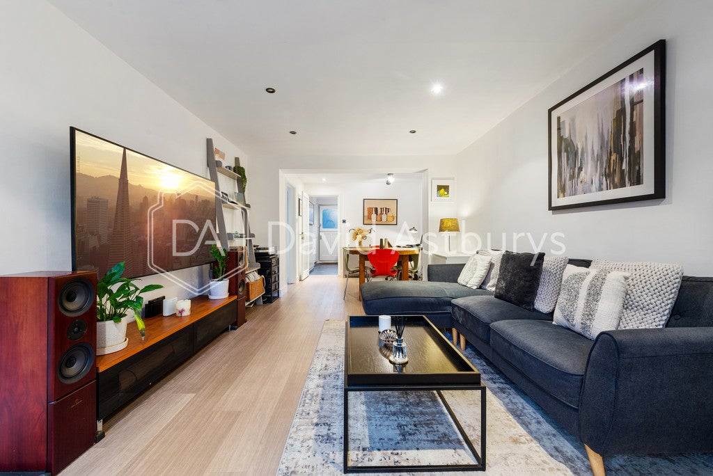 Flat Deansway in Greater London