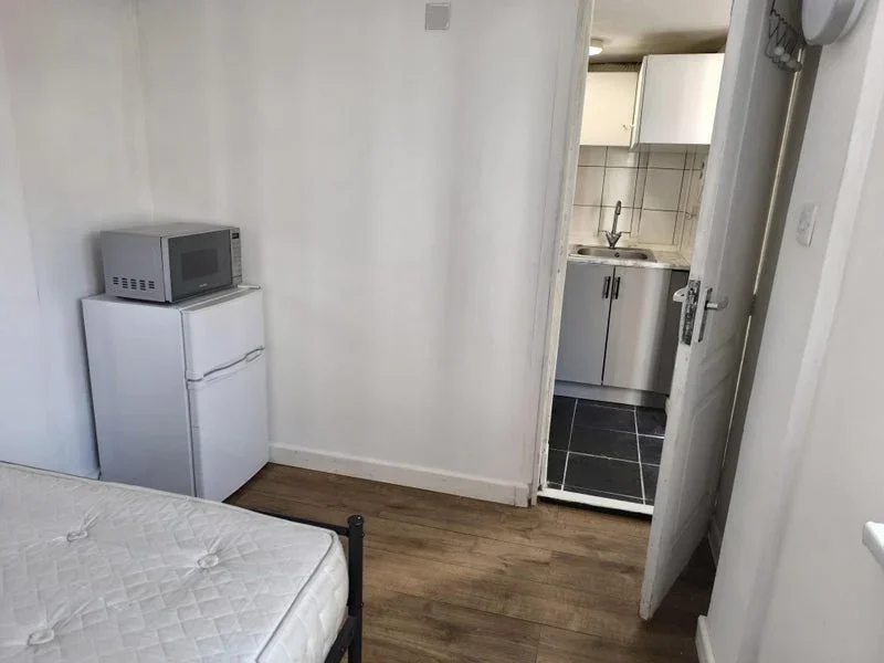 Room Downland Drive in Crawley