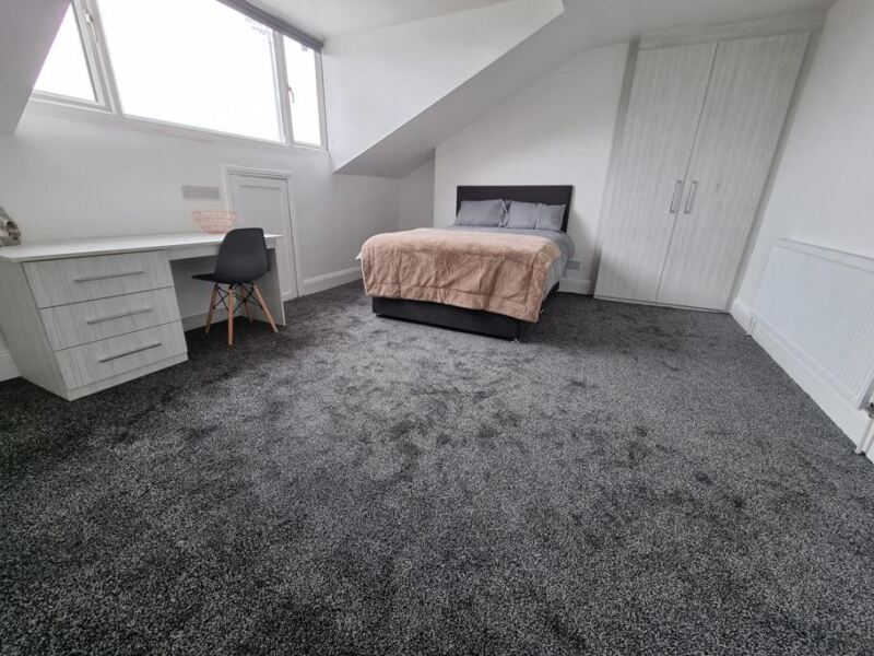 Flat St. Michael's Crescent in Leeds