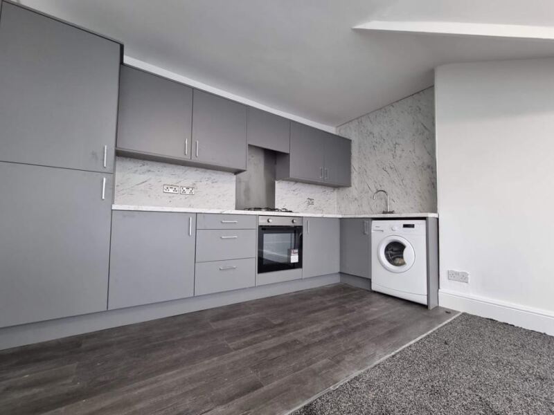 Flat St. Michael's Crescent in Leeds