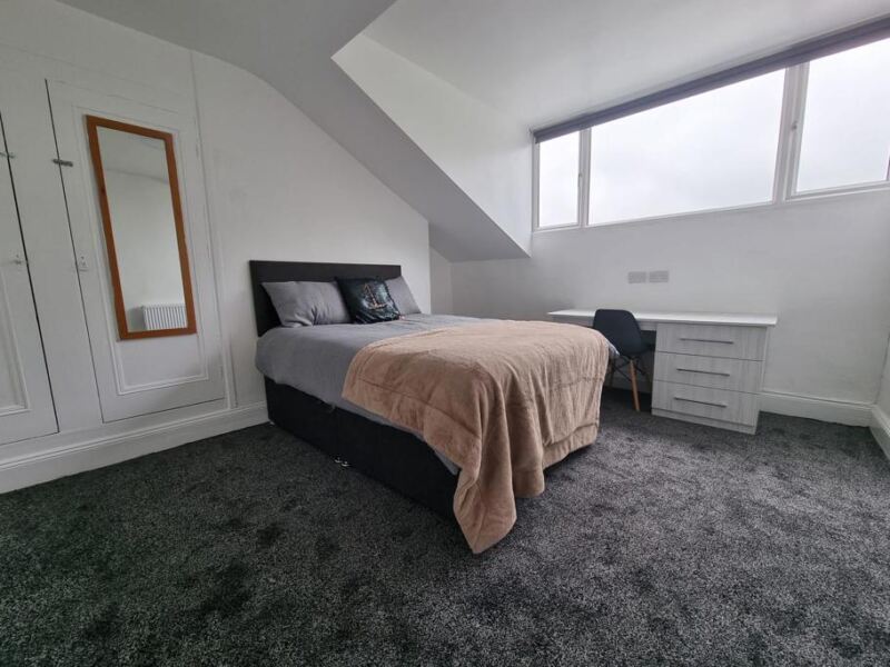 Flat St. Michael's Crescent in Leeds