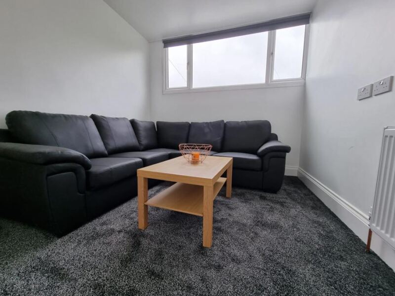 Flat St. Michael's Crescent in Leeds