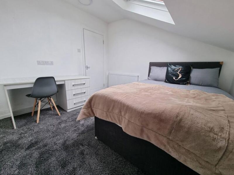 Flat St. Michael's Crescent in Leeds