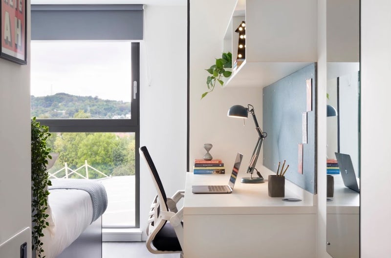 Room Westfield Road in City of Edinburgh