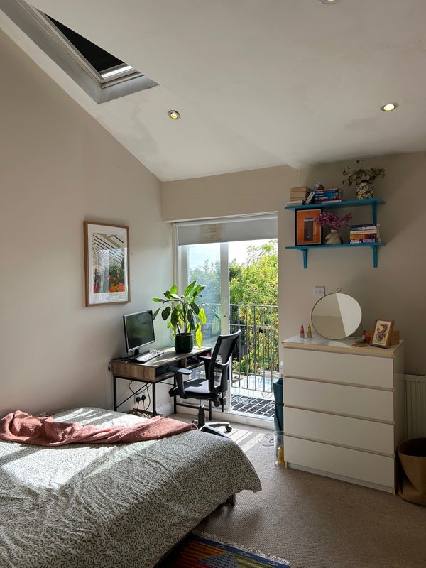 Flat Gloucester Drive in Greater London