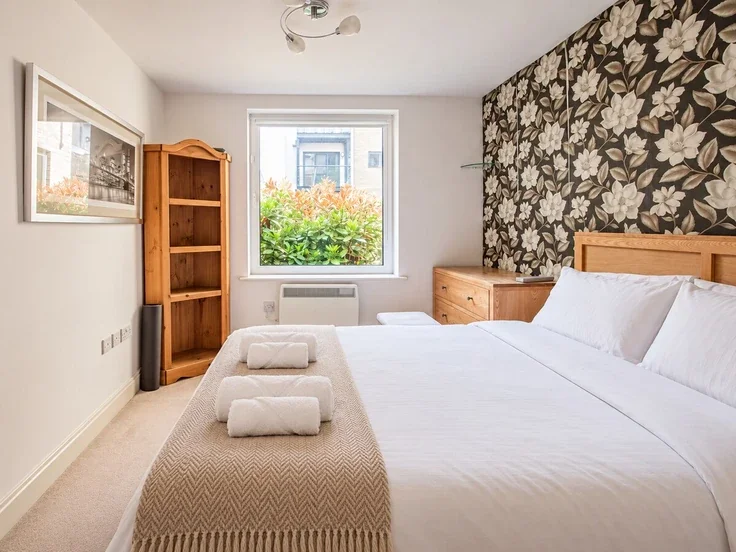 Flat Dugard Way in Greater London