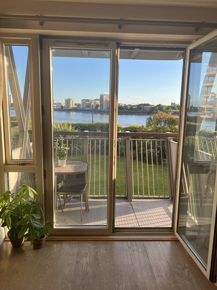 Flat Westferry Road in Greater London