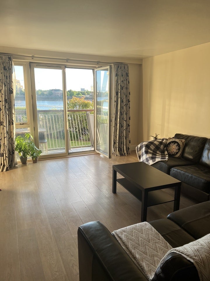 Flat Westferry Road in Greater London