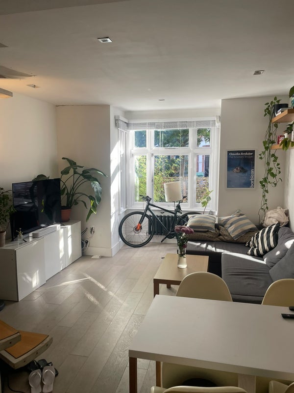 Room Agincourt Road in Greater London
