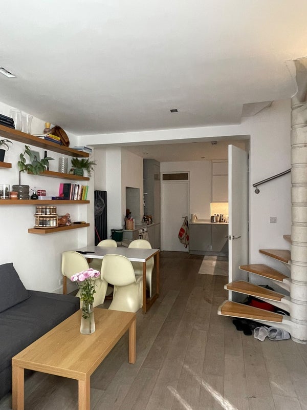 Room Agincourt Road in Greater London