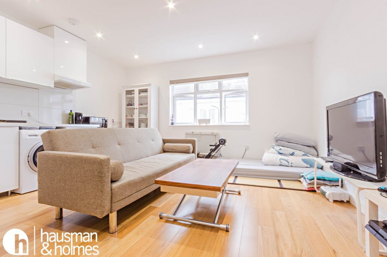 Flat Golders Green Road in Greater London