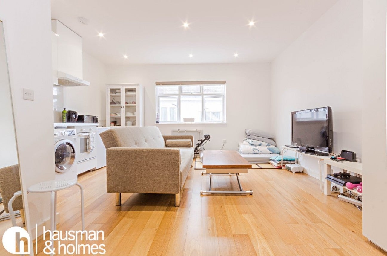 Flat Golders Green Road in Greater London