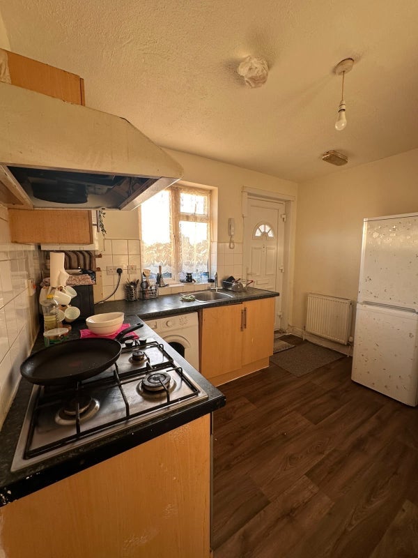 Room Old Oak Common Lane in Greater London