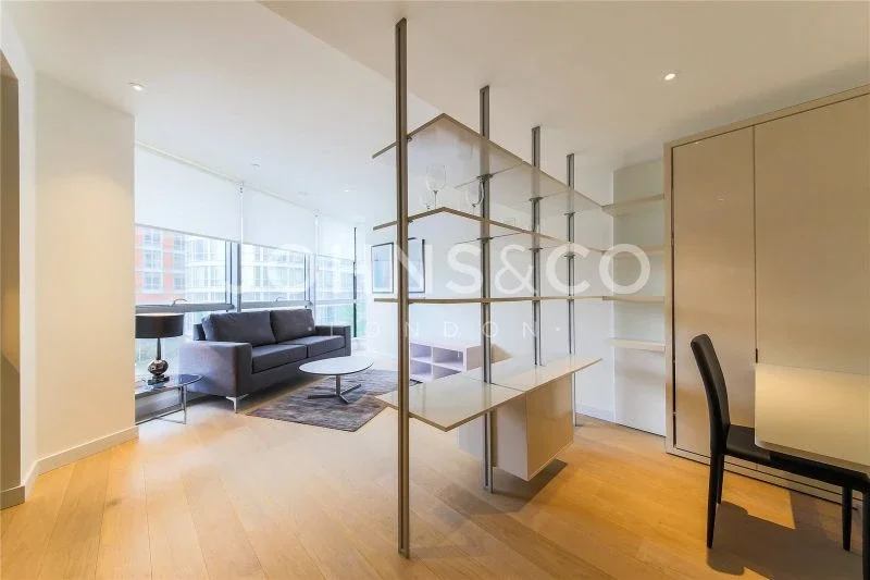 Flat Biscayne Avenue in Greater London