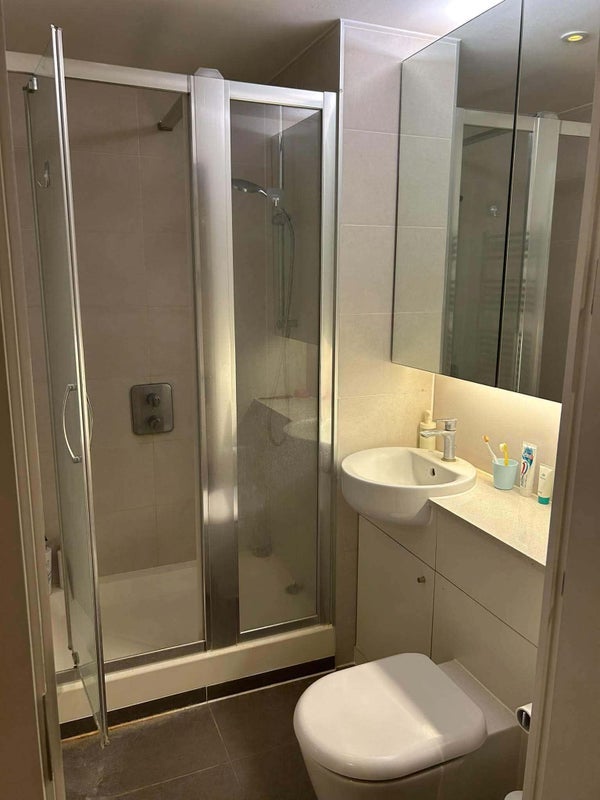 Room Glade Walk in Greater London