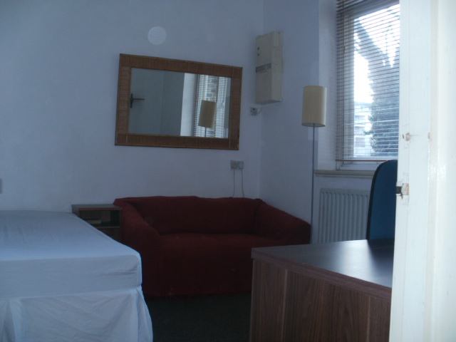 Room Longridge Road in Greater London