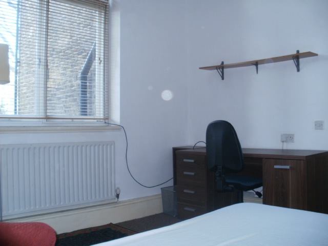 Room Longridge Road in Greater London