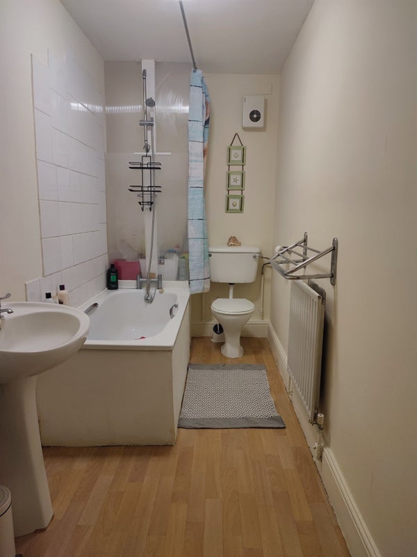 Room Longridge Road in Greater London