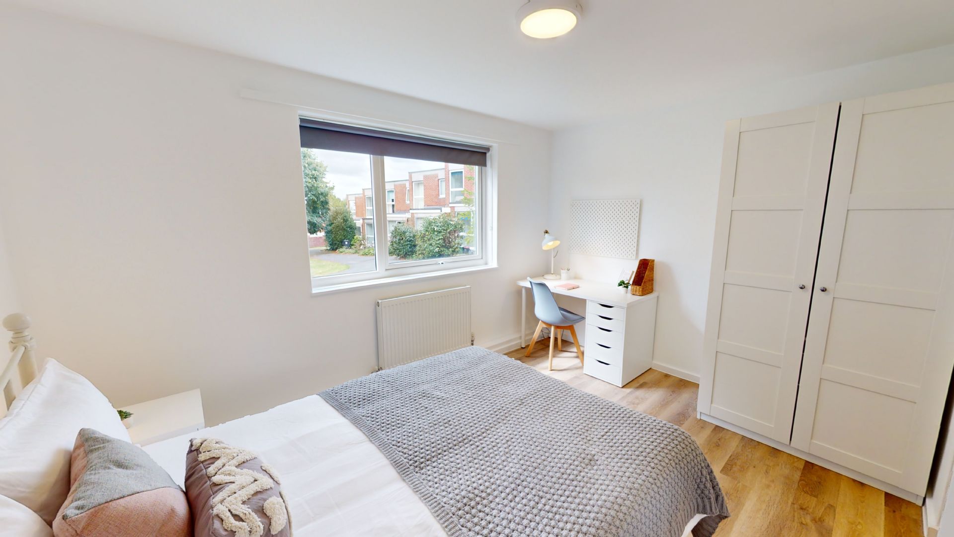 Room Monterey Gardens in Exeter