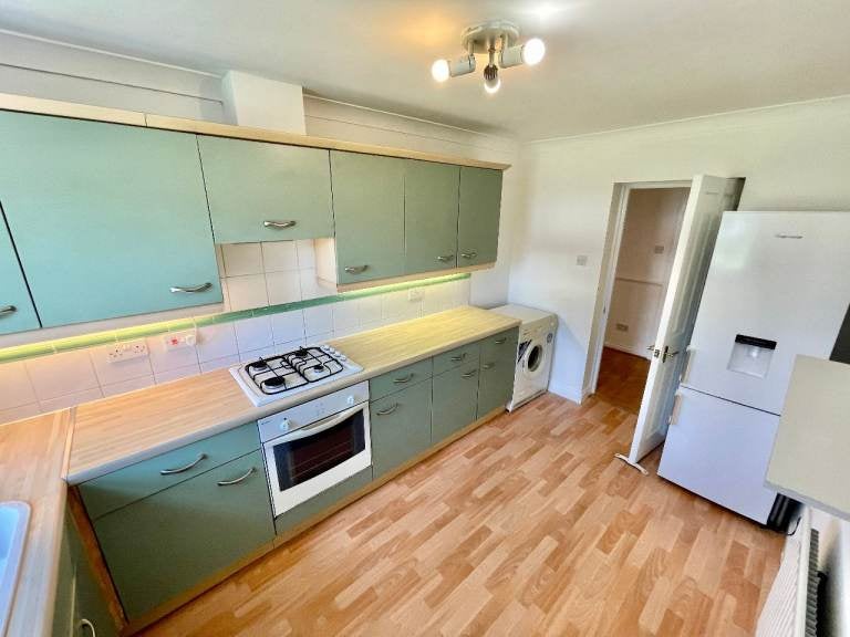 Flat Pearfield Road in Greater London