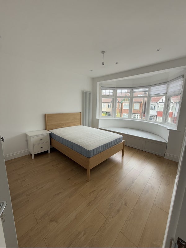 Room Perth Road in Greater London