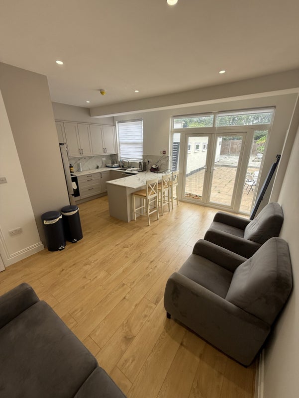 Room Perth Road in Greater London