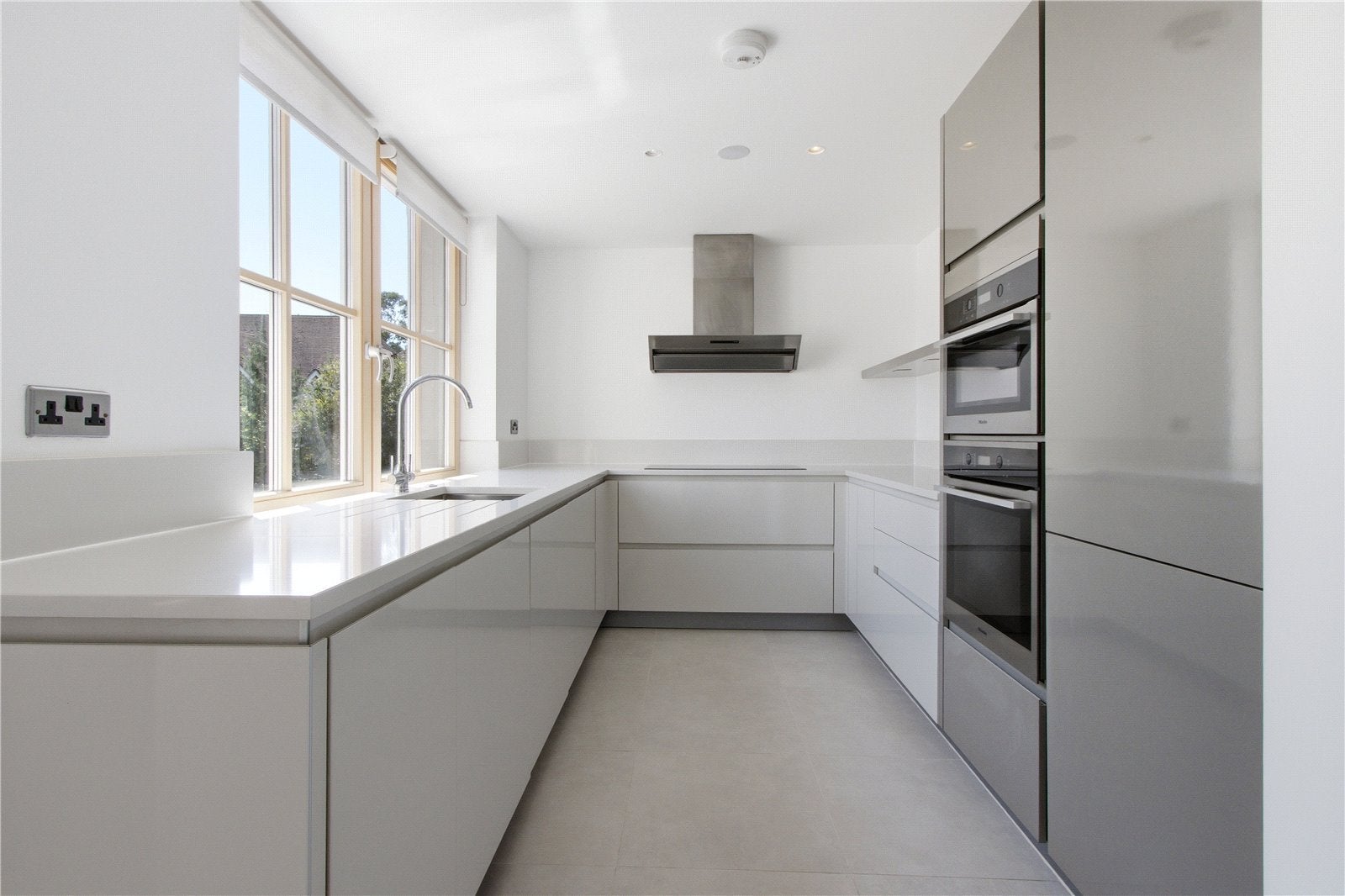 Flat Totteridge Lane in Greater London