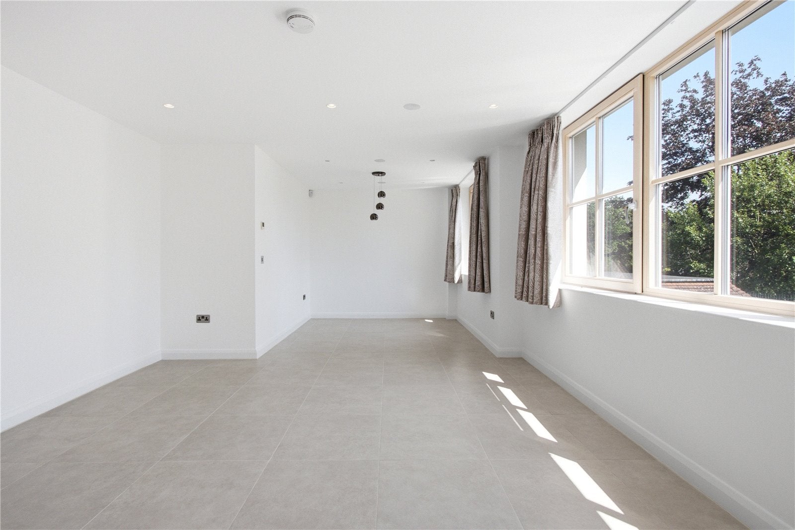 Flat Totteridge Lane in Greater London
